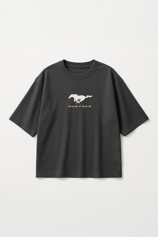 Flat lay of Version Originale’s Mustang tee in charcoal grey featuring the iconic Mustang horse logo and “Mustang” text on the chest
